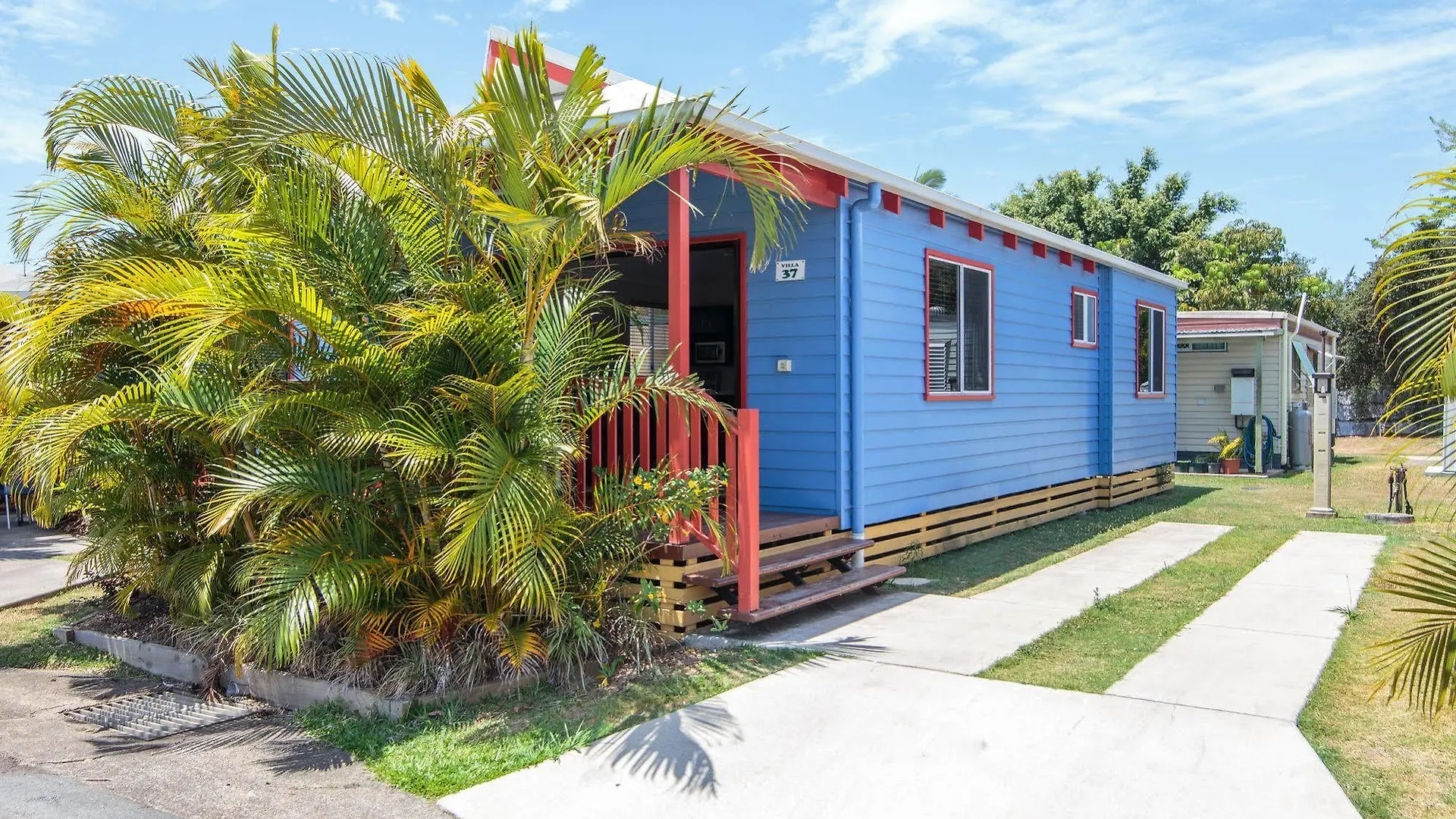 Maroochydore Cabins 4*,