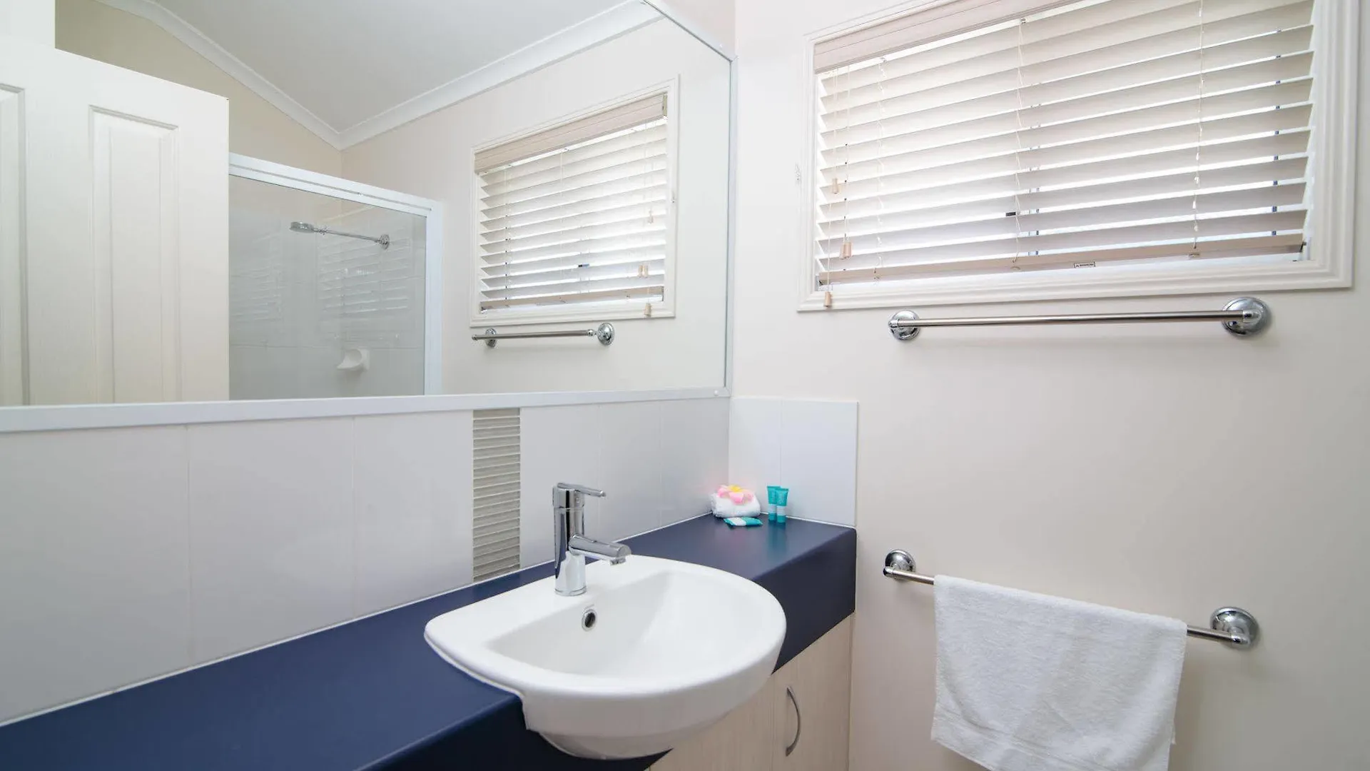 Maroochydore Cabins 4*,